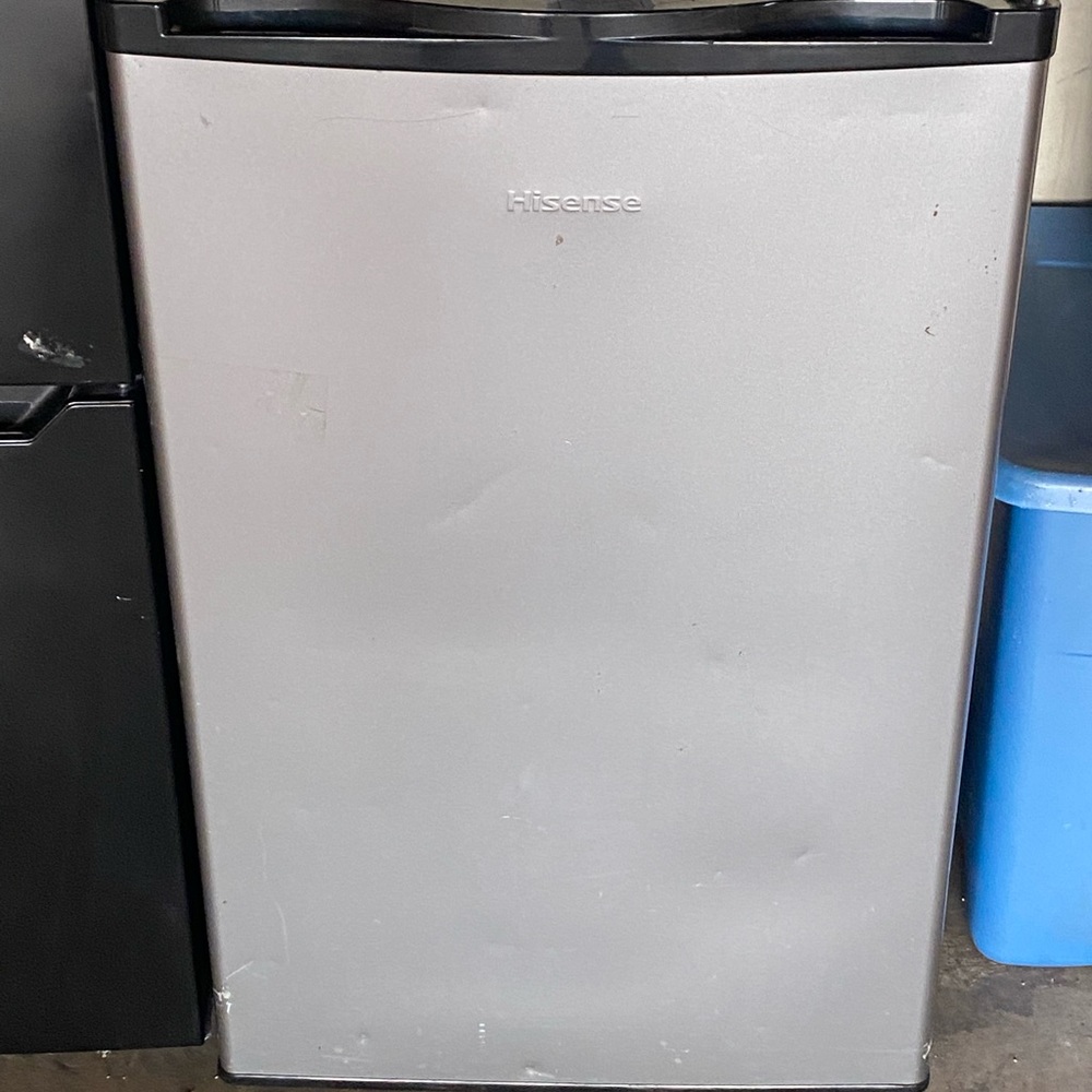 Hisense mini refrigerator